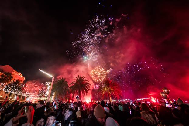 Željko Bebek i Baby Lasagna uvelu su Split u Novu 2026. godinu uz vatromet i dronove