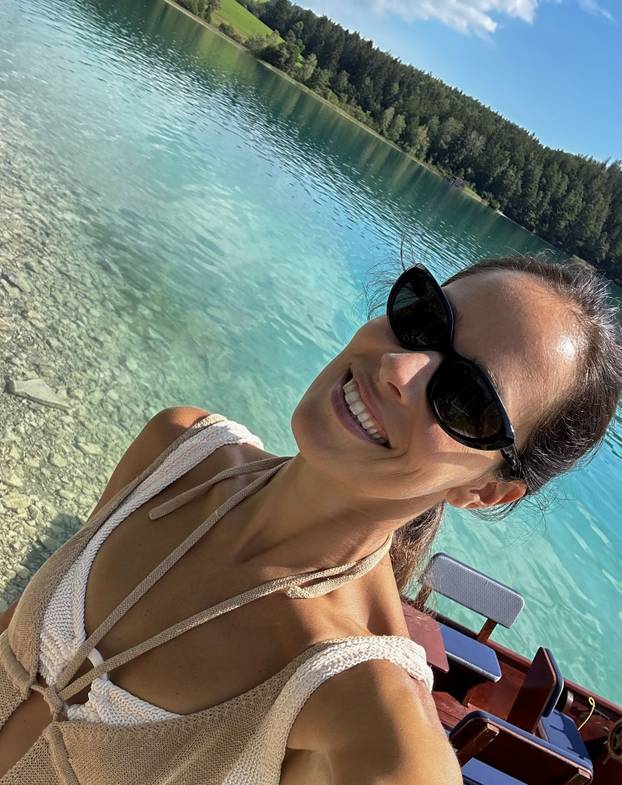 FOTO Ana Ivanović blista nakon razvoda sa Schweinijem. Pljušte komentari na fotke s plaže