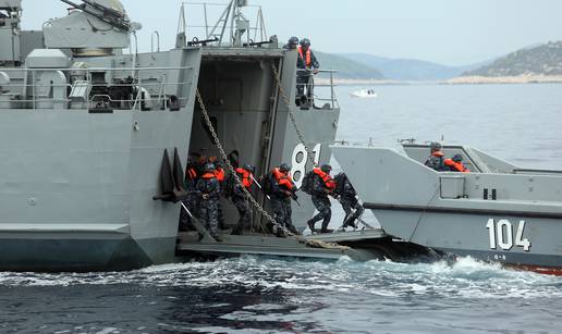 Na najudaljeniji šibenski otok iskrcalo se čak 729 vojnika...