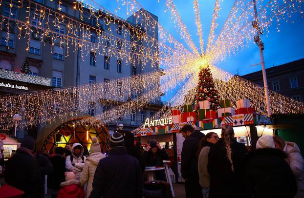 Zagreb: Zagrebački Advent na Trgu bana Jelačića
