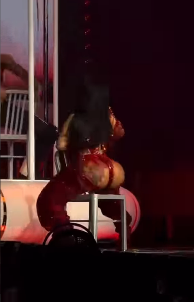 FOTO Guza na izvol'te! Cardi B mrdala golom stražnjicom, teško je skrenuti pogled...