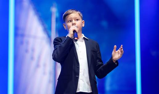 VIDEO Kakav glas! Arena uglas pjevala 'Dalmatinca' s Marinom Vrgočem (9)