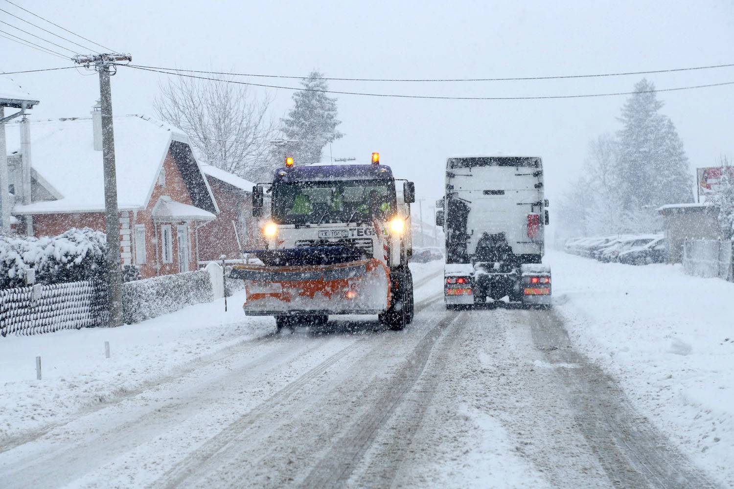 Veliki problemi zbog snijega: U Međimurju auti izlijeću s ceste