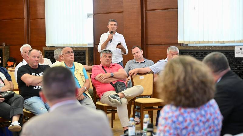 The first forum of carriers: they seek funds for investment in the fleet and employment measures