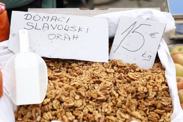 Šibenik: Ponuda na šibenskoj tržnici