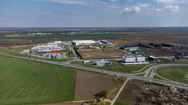 Osijek: Pogled iz zraka na gospodarsku zonu Nemetin gdje će se graditi tvornica mikročipova i matičnih ploča