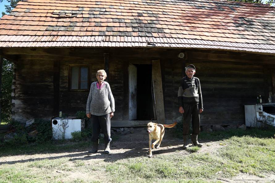 Dva brata žive u šumi kod Gline: 'Treba nam samo jedna žarulja'