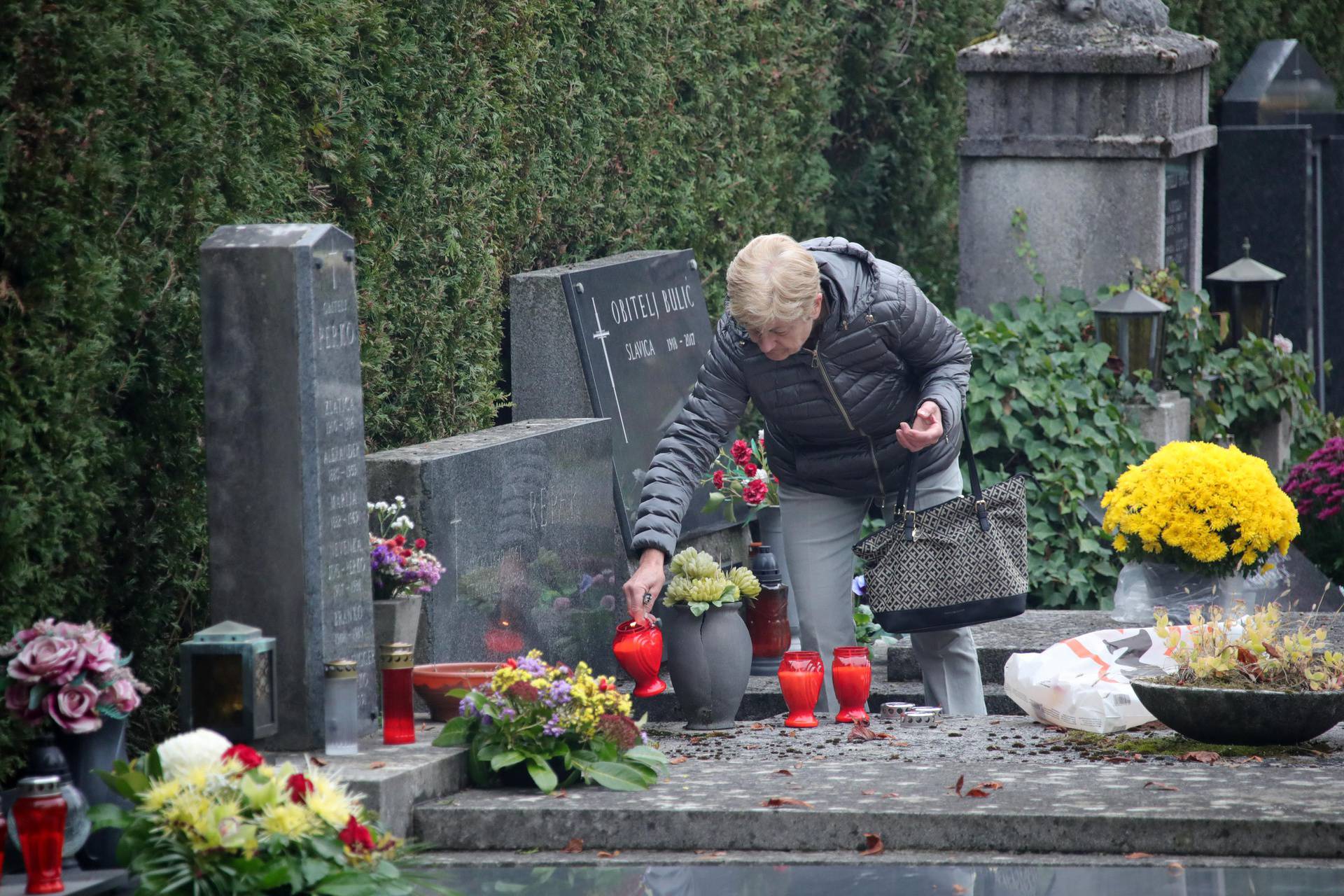 Blagdan je Svih svetih: Brojni građani posjećuju groblja