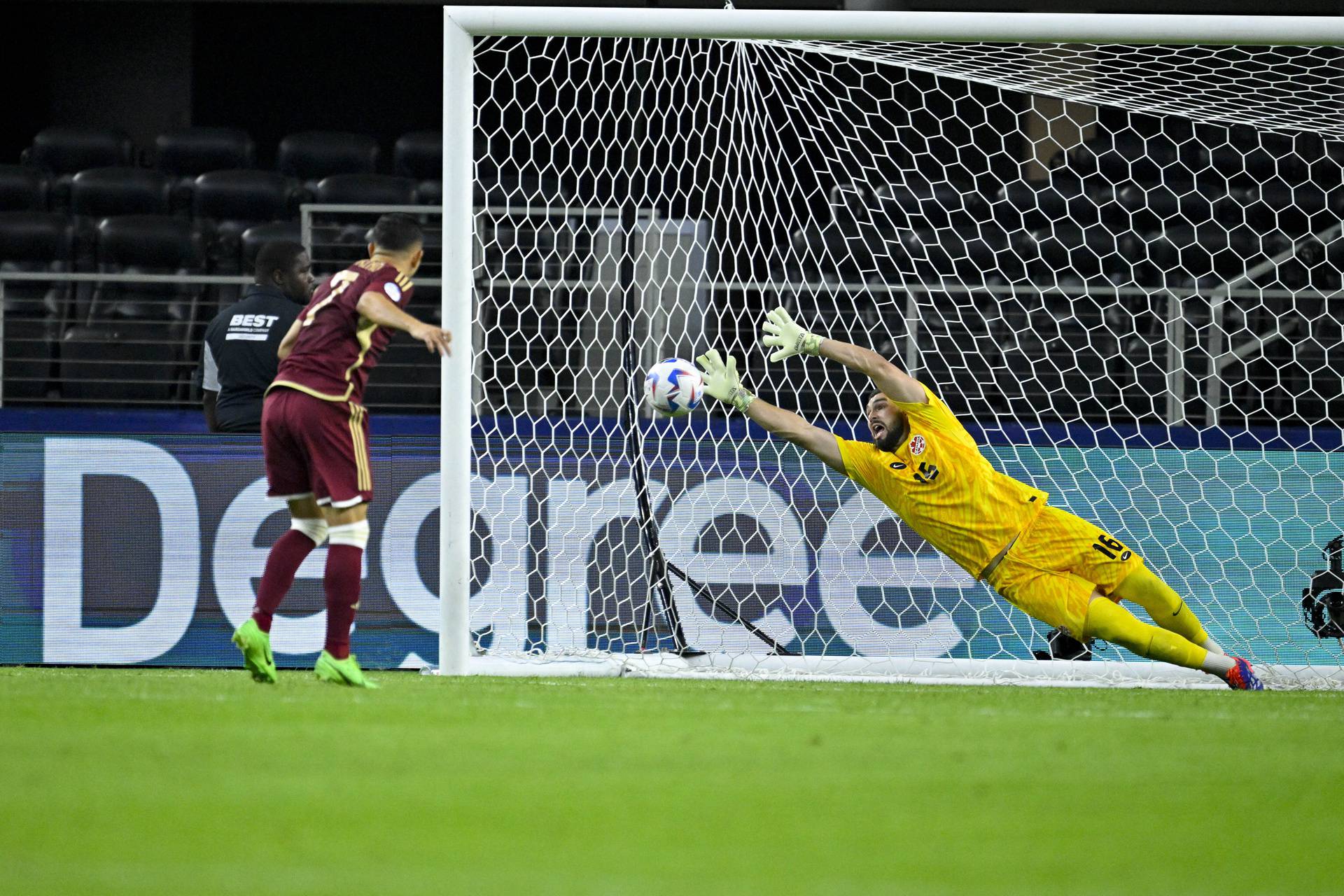 Soccer: Copa America-Quarterfinal-Venezuela vs Canada