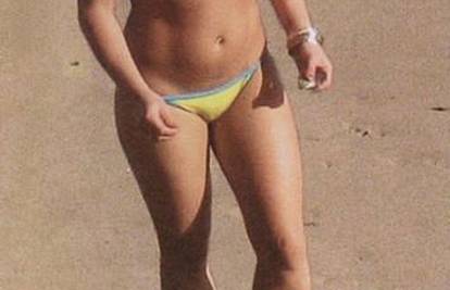Britney Spears motorom jurila plažama Kostarike