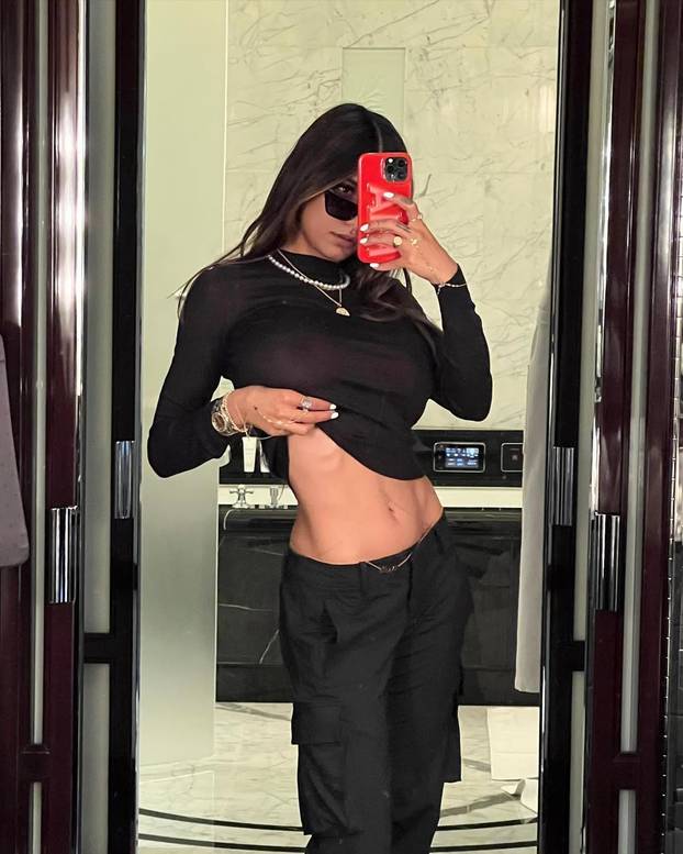 FOTO Znate li čime se sad bavi Mia Khalifa? Nije za prepoznati!