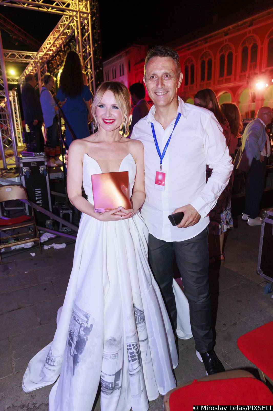 Festival zabavne glazbe Split 2022., nagradu žirija osvojila Lorena, a nagradu publike dobio Luka Nižetić