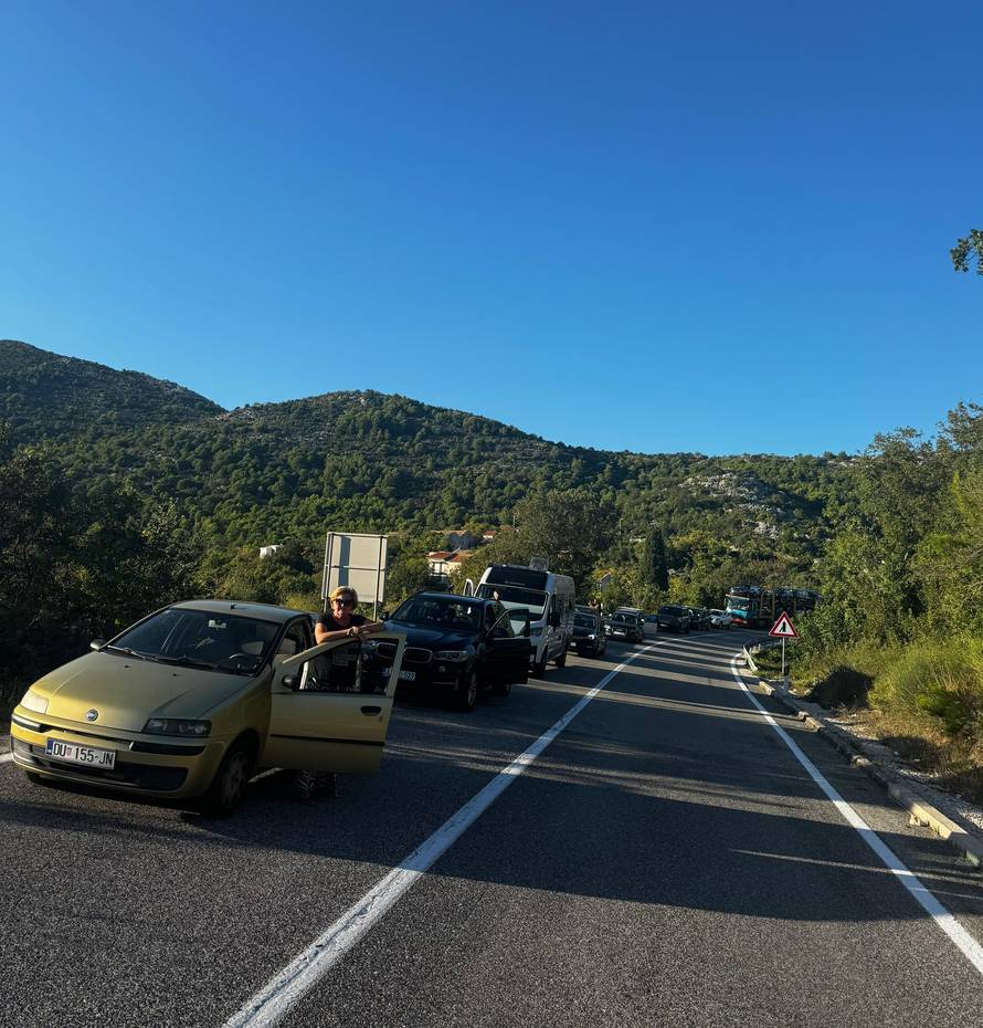 Zbog prometne nesreće kod Pelješkog mosta nastala kolona: 'Čekamo već 4 sata'