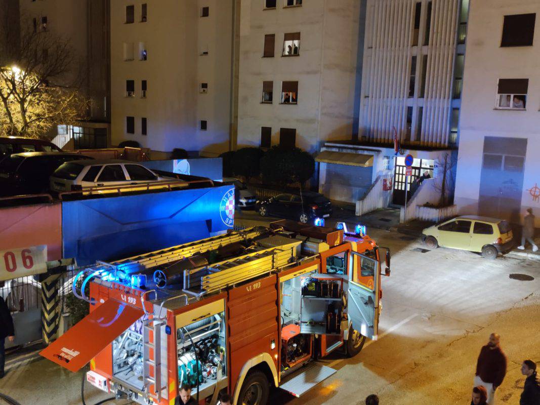 Novi požar na Pujankama u Splitu, gorjela ista garaža! Oštećeno šest automobila