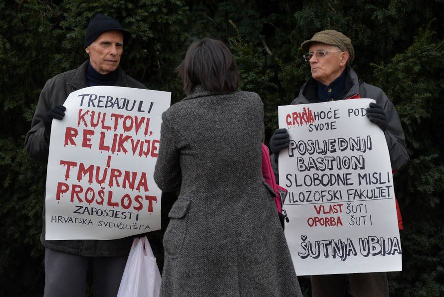 Interventna pred Sveučilištem, studentima branili ući u zgradu