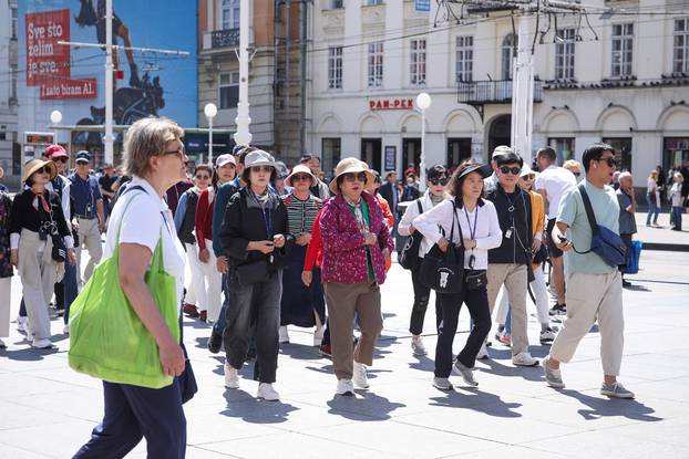 Zagreb: Veliki broj turista je u razgledavanju grada