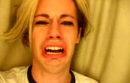 Tinejdžer kroz suze viče: Pustite Britney na miru!