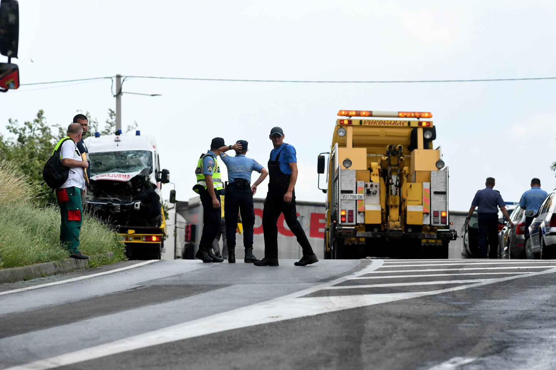 Garešnica: U sudaru kamiona i sanitetskog vozila poginule dvije osobe