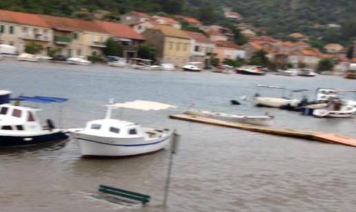 Plimni val pogodio Vela Luku i okolicu Dubrovnika, tuča u Istri