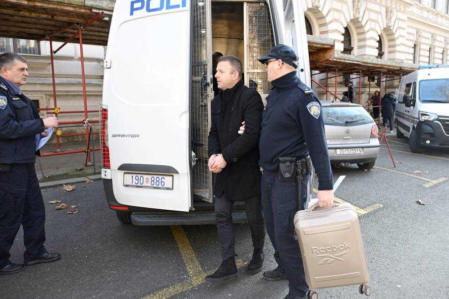 Zagreb: Privođenje na Županijski sud sedemero osumnjičenih zbog otpada