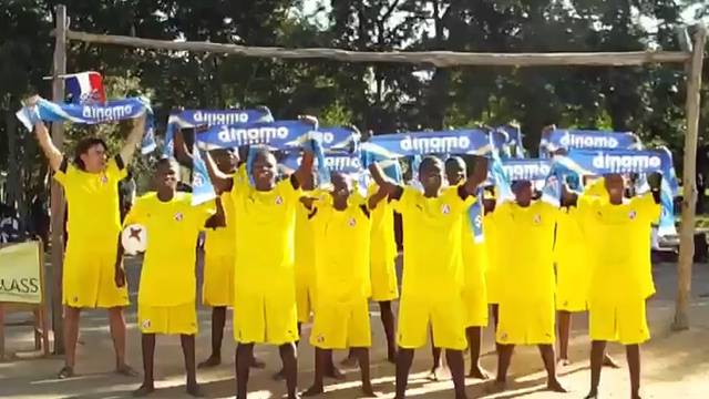 Pobjeda se slavi i u Africi: Zbor dječaka pjeva 'Nebo se plavi'