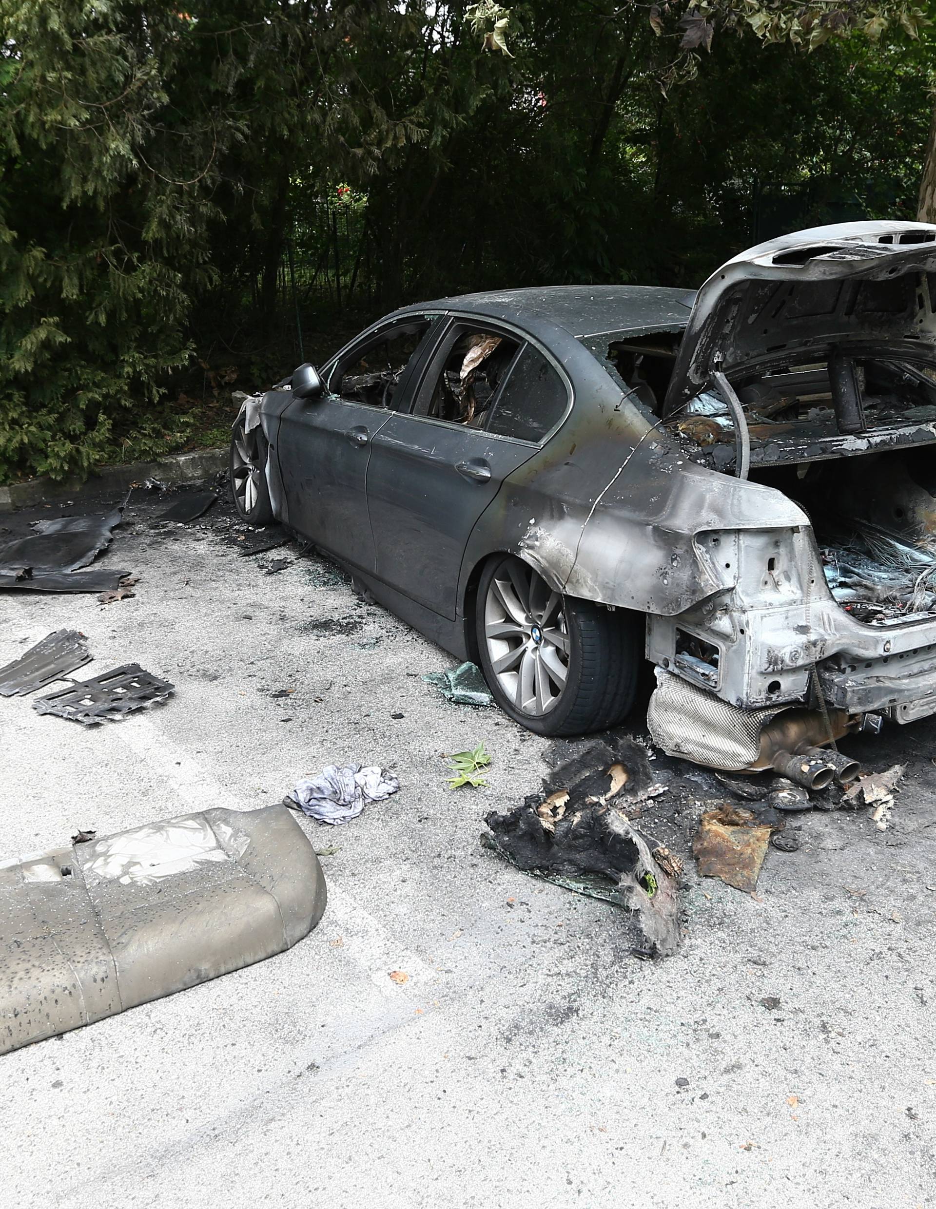 Na Jarunu: Pokraj zapaljenog auta pronašli vreću za leševe