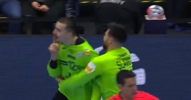 FOTO Danci navijali protiv nas, Matej Mandić ih je ušutkao sa stilom! Pogledajte atmosferu