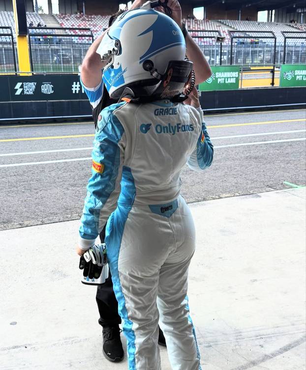 Iz trkaćih automobila prebacila se na OnlyFans i 'diže' milijune