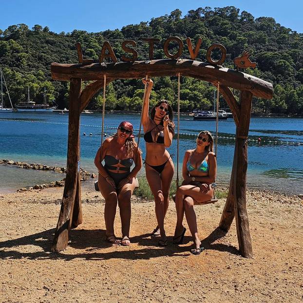 FOTO Pogledajte kako se ovog ljeta provela Gazdina kći: Malo mora, malo glazbe i puno srca...