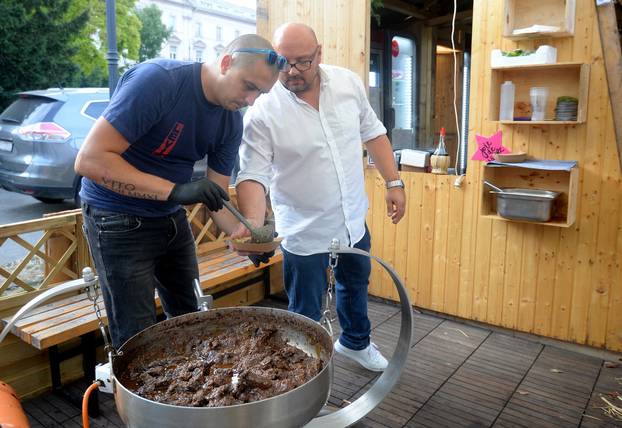 Zagreb: Otvorenje YES Feel Good festivala na Strossmayerovom trgu