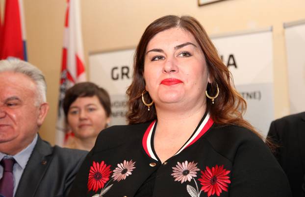 Petrinja: Potpisan ugovor o unapređenju infrastrukture za predškolski i školski uzrast