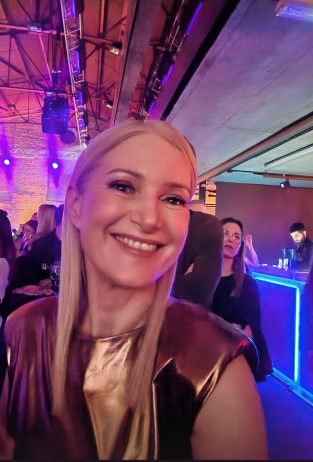 FOTO Koja linija! Uršula Tolj se brčkala u bazenu pa pokazala besprijekornu figuru u bikiniju