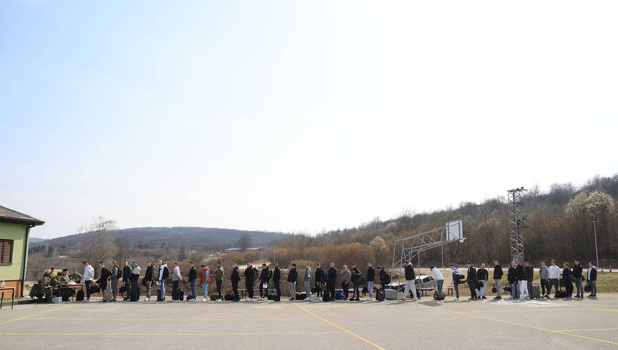 Ministar Anušić i general Kundid na prvom danu TVO-a na Slunju