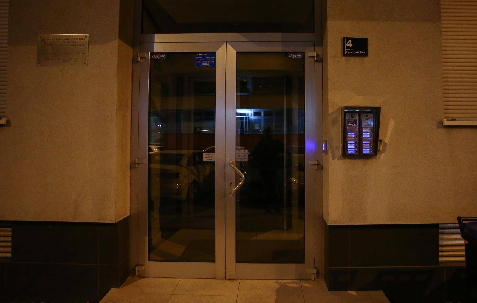 Utučeni Pavle Kalinić, prijatelji i suradnici došli u Bandićev stan u Bužanovoj ulici, u šoku su...