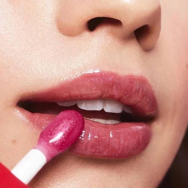 Vizažisti: 'Ovih 16 stvari morate imati ako želite izgledati mlađe'