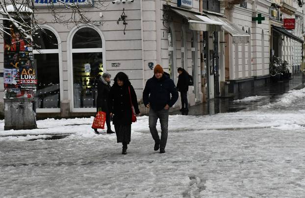 Prava zimska idila na ulicama Slavonskog Broda