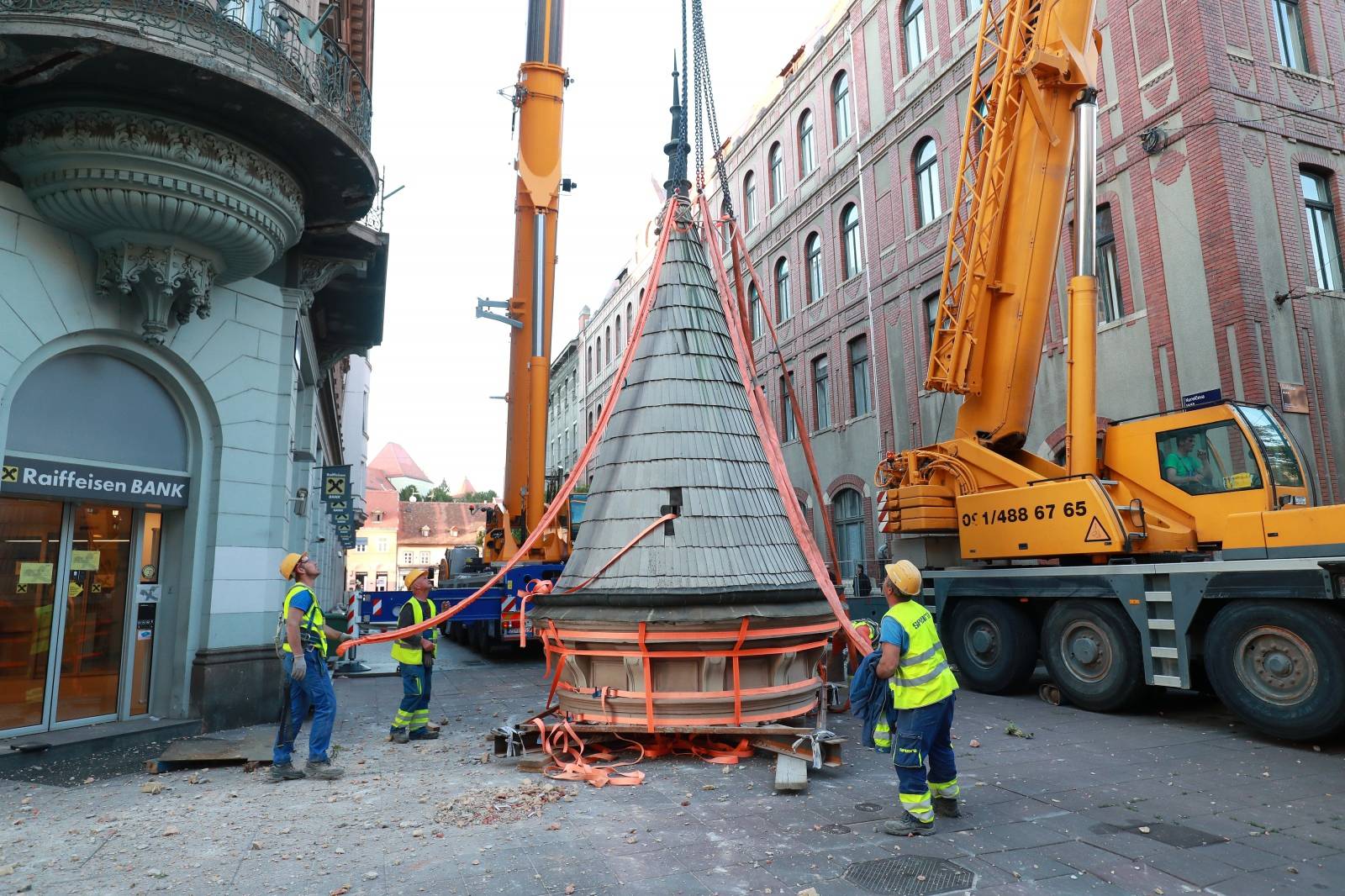 Zagreb: Skidanje kupole na križanju Kurelčeve i Jurišićeve ulice