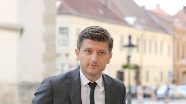 Zagreb: Ministri dolaze na sjednicu Vlade RH