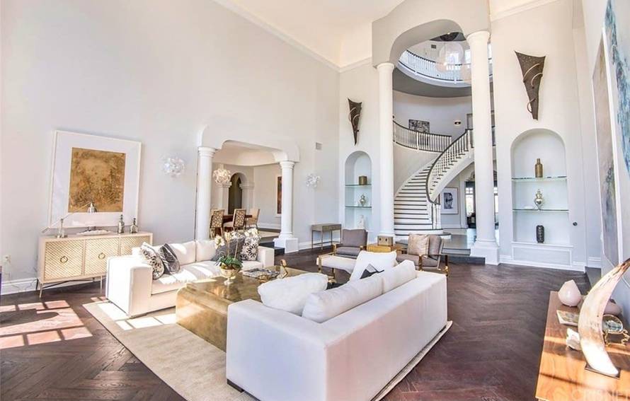 Ima samo 20 godina i kupio je ovu vilu od 7 milijuna dolara