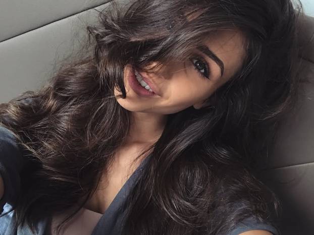 FOTO Bivša klizačica osvojila je Livakovića. Skrivala je trbuh na utakmici, sad su dobili prinovu