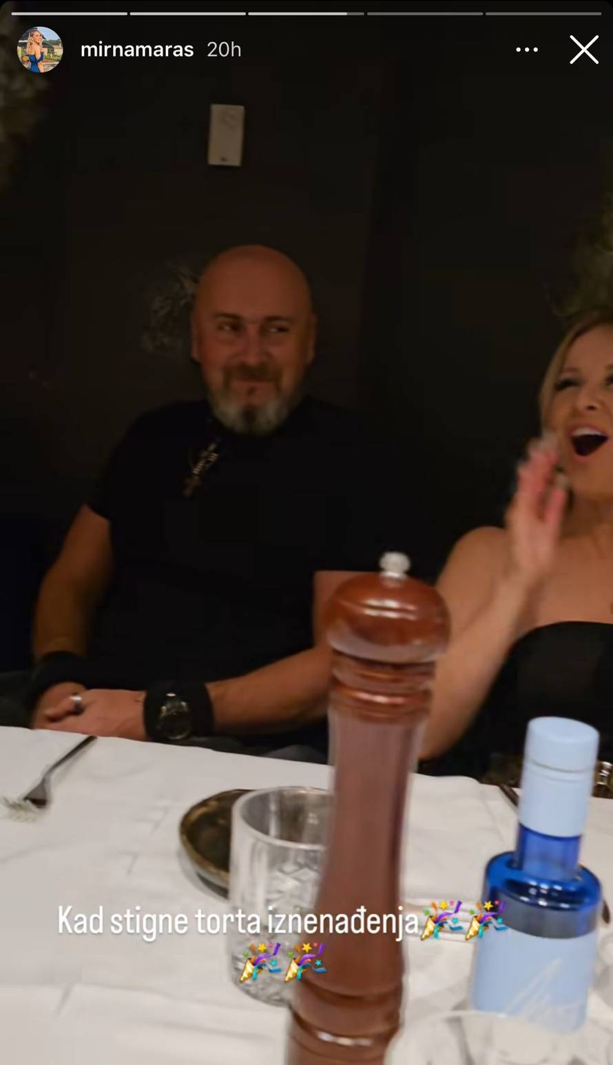 Danijela Martinović tulumarila s dečkom Josipom. Oduševilo ih posebno iznenađenje - praščić