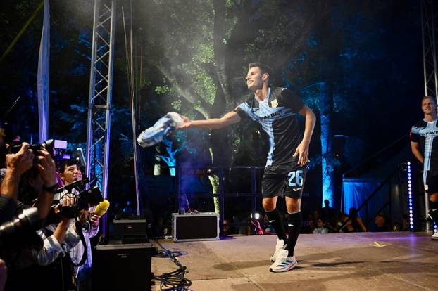 FOTO Euforija u Rijeci ne staje! Pogledajte kako je izgledalo predstavljanje novih dresova