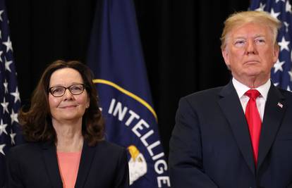 Pred Trumpom: Prisegnula je Gina Haspel, prva šefica CIA-e