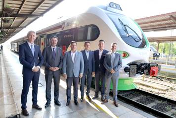 Zagreb:  Prvi elektrobaterijski vlak pušten u promet