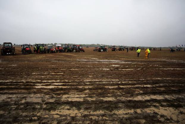 Velika Gorica: Održano jubilarno 20. državno natjecanje u oranju