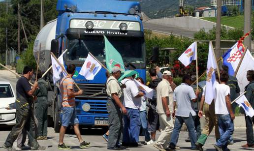 Radnici Konstruktora blokirali magistralu: Traže svoje plaće