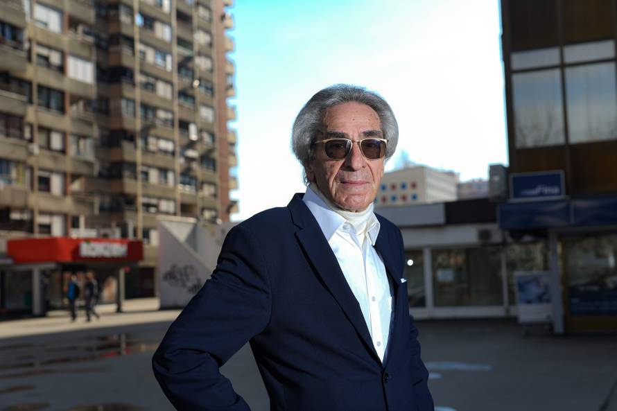 'Ženama uvijek treba kupovati poklone, to one najviše vole...'