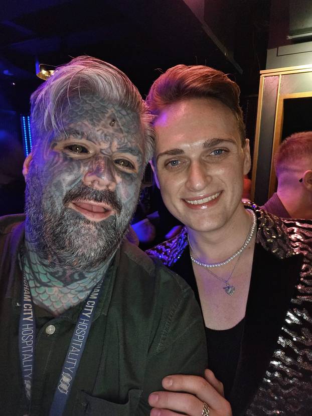 FOTO Više mu ne stane nijedna tetovaža! Uklonio je i bradavice. Evo kako je prije izgledao: Wow