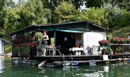 Snje&zcaron;ana i Sa&scaron;a imaju posebnu ku&cacute;u na rijeci u Sl. Brodu: 'Moj splav je moja cvjetna oaza'