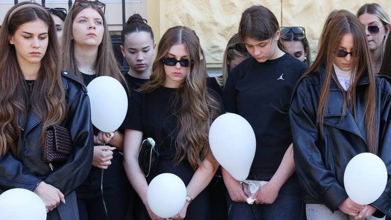PRIORI SLAMAJU SRCE Šibenski maturanti posvetili su norijadu ubijenom Luki. Zapalili lampaše